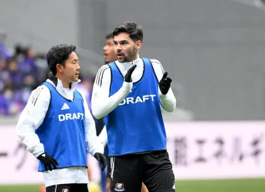 Pemain Timnas Indonesia, Sandy Walsh kembali diabaikan Manajer Yokohama Marinos, Steve Holland. (Instagram @yokohamaf.marinos)