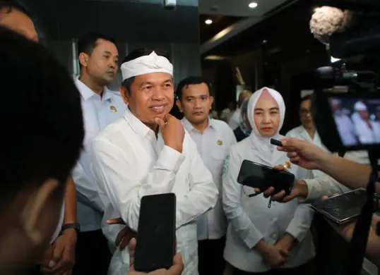 Gubernur Jawa Barat, Dedi Mulyadi akan buat peraturan wajibkan siswa ke sekolah jalan kaki. (Sumber: Dok. Humas Pemprov Jabar)