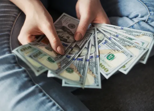5 zodiak yang diprediksi makin hoki finansialnya pada Selasa, 15 April 2025. (Sumber: Unsplash/Alexander Grey)