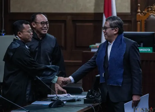 Sekjen DPP PDI Perjuangan Hasto Kristiyanto menjalani sidang dakwaan di Pengadilan Tipikor, Jakara Pusat, Jumat, 14 Maret 2025. (Sumber: Poskota/Bilal Nugraha Ginanjar)