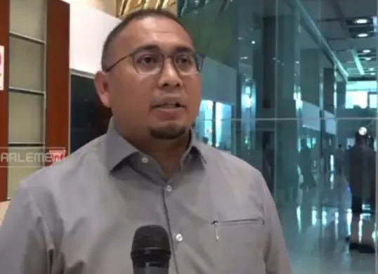 Penasehat sepak bola Tim Semen Padang FC, Andre Rosiade . (Sumber: Tangkap layar YouTube/TVR Parlemen)
