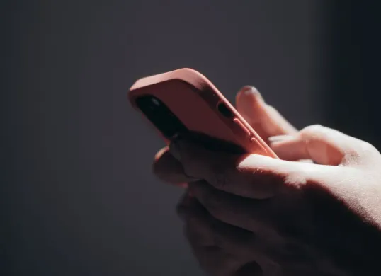 Cara isi saldo kartu Flazz dari aplikasi myBCA (Sumber: Pexels/Kindel Media)
