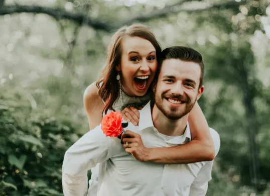Shio Ayam dan Kerbau diramalkan cocok untuk shio Ular. (Sumber: Unsplash/Carls Rae)