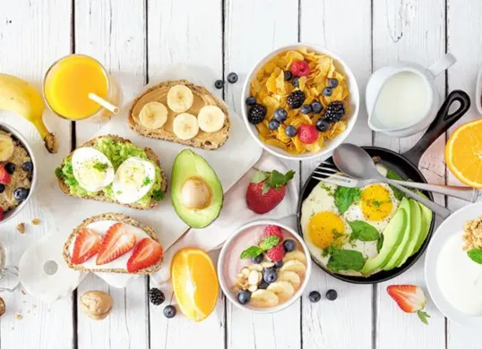 Temukan 10 kesalahan sarapan yang sering menghambat penurunan berat badan Anda. (Sumber: Pinterest/Womanindonesia.co.id)