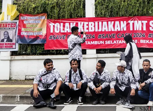 Unjuk Rasa Ribuan PPPK di Kementerian PANRB