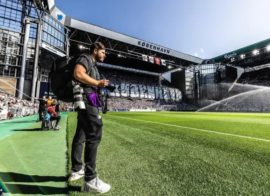 Gaston Szerman, fotografer FC Copenhagen dipekerjakan PSSI untuk mendokumentasikan Timnas Indonesia. (Sumber: Instagram @Gastisz)
