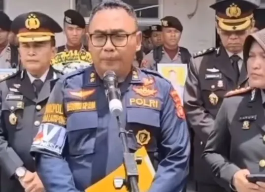 Pengumuman hasil autopsi 3 polisi di Way Kanan oleh Vice Commander Biddokkes Polda Lampung, AKBP Legowo (Sumber: Instagram/@hushwatchid)