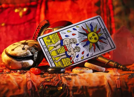Ramalan tarot zodiak Capricorn, Aquarius, dan Pisces hari ini. (Sumber: Pixabay/Jean-Didier)