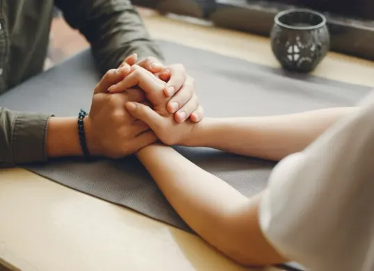 Ramalan zodiak Libra 8 April 2025 dituntut lebih bijak! Jomblo disarankan fokus bangun karier dulu, sementara yang sudah menikah harus hati-hati, potensi cekcok mulai muncul!(Sumber: Freepik)