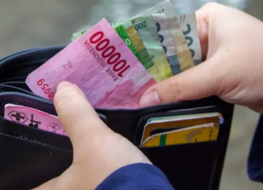 Pastikan aplikasi yang digunakan sudah terbukti membayara.  (Sumber: Pexels/Ahsanjaya)