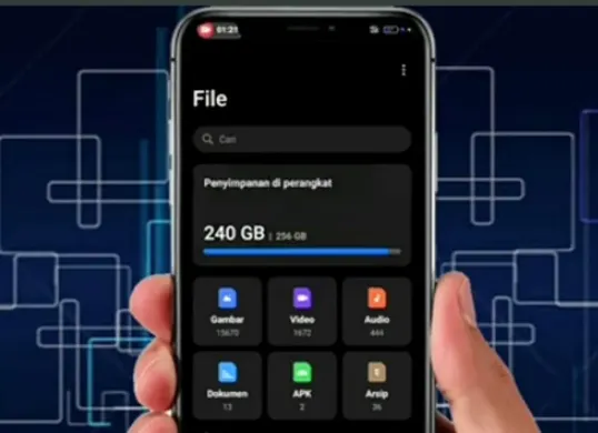 Cara mudah untuk menghapus file sampah tersembunyi di HP Android dan mengembalikan performa perangkat Anda. (Sumber: YouTube/@Seribu Cara)