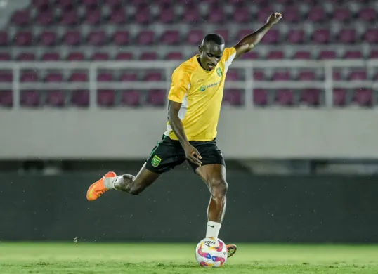 Flavio Silva berpotensi dicoret dari skuad Persebaya di musim depan. (Foto: persebaya.id)