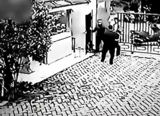 Kejadian pembacokan kepada satpam sekolah di Tangerang oleh pelaku anggota LSM. (Tangkap layar di media x)