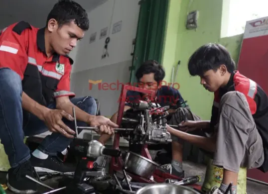 Ilustrasi mekanik motor.