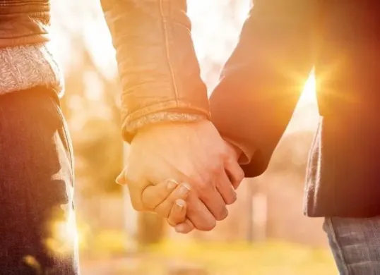 Gemini, siap-siap senyum manis hari ini, rezeki kamu lancar banget, dan hubungan asmara yang sempat retak, mulai pulih lagi.(Sumber: Pinterest)