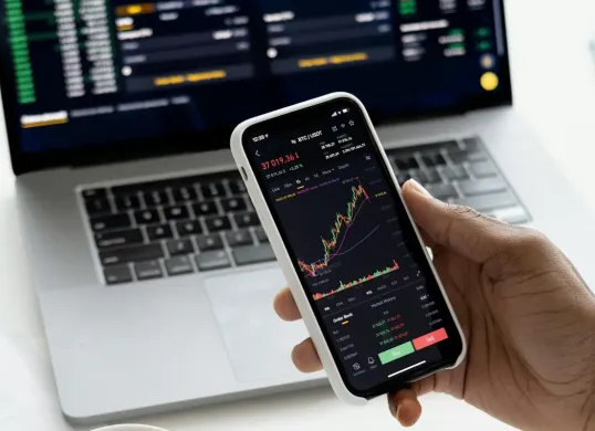 Ilustrasi - cara beli saham di Stockbit. (Sumber: Pexels/Anna Nekrashevich)