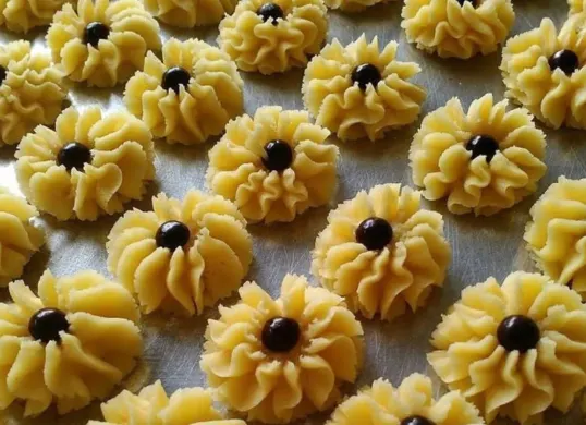 Cara membuat kue semprit susu untuk lebaran dengan mudah (Sumber: Pinterest/chintiamaharani729)