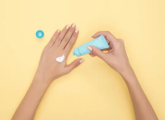 Ilustrasi sunscreen untuk melindungi kulit. (Sumber: Pexels/Moose Photos)