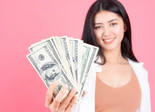 Cek kondisi keuangan berdasarkan ramalan zodiak. (Sumber: Freepik/jcomp)