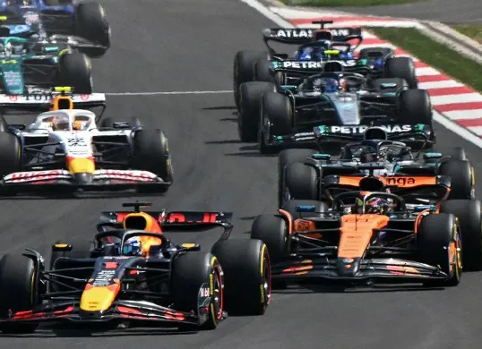 Red Bull mulai percaya diri bisa bersaing ketat dengan McLaren dalam perebutan gelar juara dunia pembalap F1 2025. (Sumber: Instagram @f1)