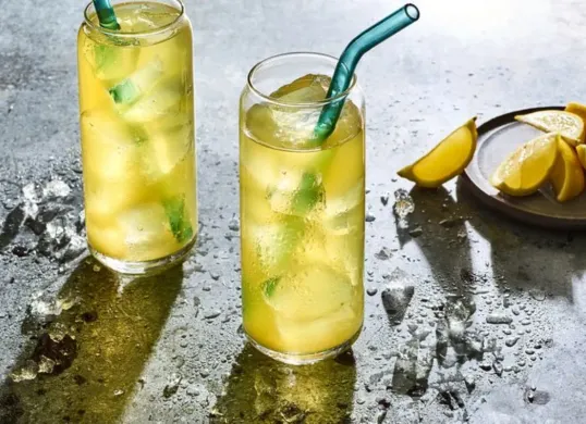Ilustrasi minuman sehat dan segar untuk Lebaran 2025. (Sumber: Pinterest/Food52)