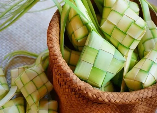 Sejarah panjang dan filosofi ketupat yang dijadikan makanan khas Lebaran. (Sumber: Pinterest/Widya)