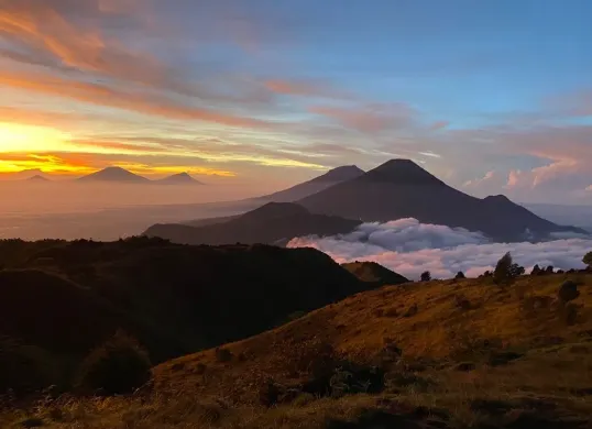Destinasi tempat wisata Dieng (Sumber: Pinterest)