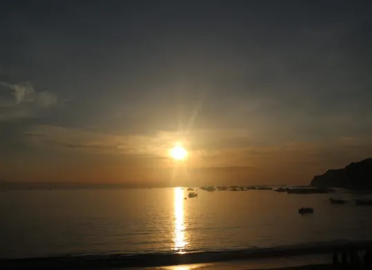 Pantai timur Pangandaran menjadi salah satu dari 7 pantai terindah di Jawa Barat yang wajib untuk dikunjungi. (Sumber: Poskota/Rinrin Rindawati)