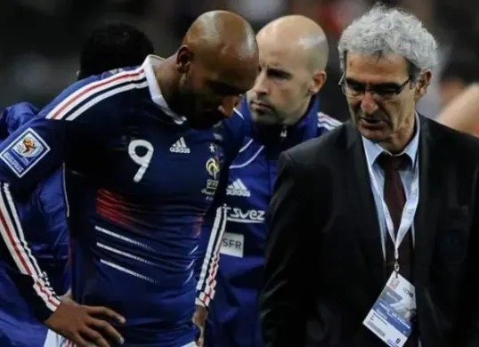 Raymond Domenech saat masih menjadi pelatih Timnas Prancis. (Sumber: Instagram/@confrencia_pt)