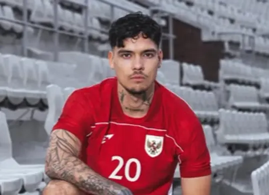 Shayne Pattynama resmi bergabung ke Persija Jakarta. (Sumber: Instagram/@erspo.official)