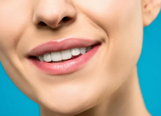 Cara membuat lip balm alami untuk cerahkan bibir hitam. (Sumber: Pexels/Shiny Diamond)