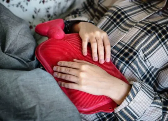 Ketahui penyebab nyeri saat menstruasi dan cara mengatasinya dengan tips alami. (Sumber: Pinterest/Arica Walker)