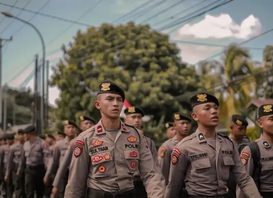 Anggota kepolisian akan menjaga aksi unjuk rasa memperingati Hari Tani Nasional ke-65 dengan humanis dan tanpa senjata api. (Sumber: Pinterest/Sulthan)