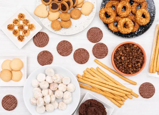 Ilustrasi. Fakta sejarah kue kering yang berawal dari menu kaum bangsawan Eropa hingga jadi cemilan Lebaran di Indonesia. (Sumber: Freepik/8photo)