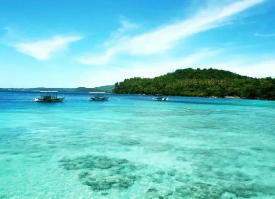 Pantai Iboih di Sabang (Sumber: acehtourism.travel)