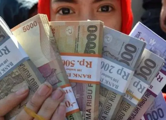 Pemerintah cairkan dana BSU Rp600.000 untuk pemilik NIK KTP yang lolos verifikasi. cek syaratnya(Sumber: Pinterest)