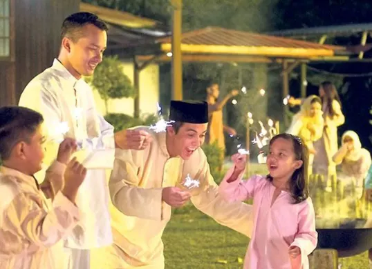 Selamat Idul Fitri 2025! Semoga kebahagiaan dan keberkahan selalu menyertai kita semua. Mohon maaf lahir dan batin! (Sumber: Pinterest)