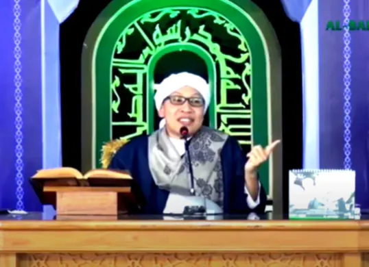Buya Yahya menjelaskan aturan membayar zakat bagi anak yang sudah bekerja. (Sumber: Tangkap Layar YouTube/Al-Bahjah TV)