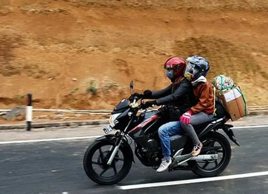 Ilustrasi tips mudik Lebaran naik motor. (Sumber: Uzone.id)