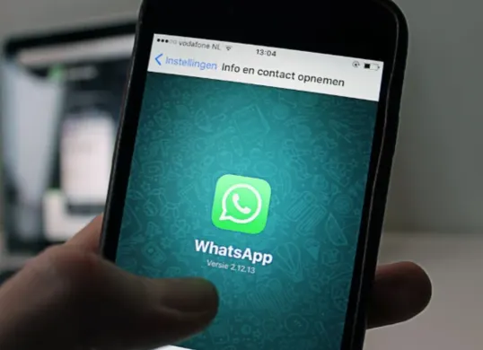 Ilustrasi WhatsApp. Aktifkan verifikasi dua langkah untuk mengamankan akun. (Sumber: Pexels/Anton)