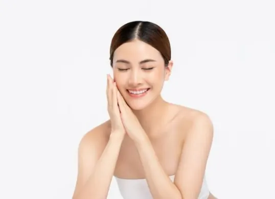 Temukan sembilan cara alami untuk mencerahkan kulit tanpa harus mengeluarkan biaya besar untuk skincare mahal. (Sumber: Pinterest/Freepik)