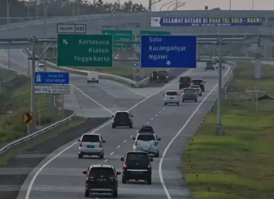 Penerapan sistem One Way dan Contraflow guna antisipasi macet jelang mudik Lebaran 2025. (Sumber: Pinterest)