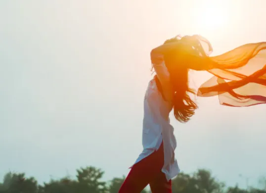 Setiap orang punya peluang untuk menciptakan keberuntungannya sendiri dengan ketekunan dan kepercayaan diri. (Sumber: Unsplash/Aditya Saxena)