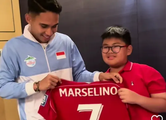 Bocah viral fans Marselino Ferdinan akhirnya langsung bertemu dengan sang idola. (IG Marselino Ferdinan)