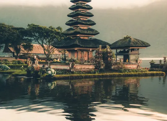 Ilustrasi menjalankan Hari Raya Nyepi 2025 di Bali (Sumber: Pexels/Aron Visual)