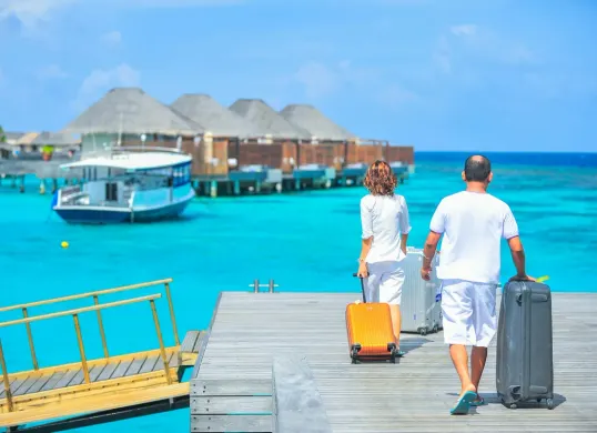 Ilustrasi - Bali eSIM memungkinkan pengguna ponsel tetap terhubung dengan jaringan seluler tanpa perlu menggunakan kartu fisik saat liburan. (Sumber: Pexels/Asad Photo Maldives)