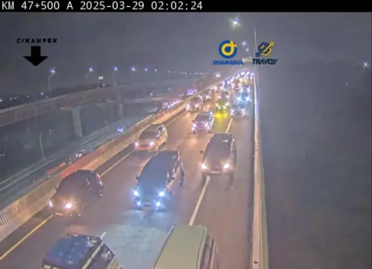 TolL MBZ dan Tol Jakarta-Cikampek terpantau padat (Sumber: Travoy)