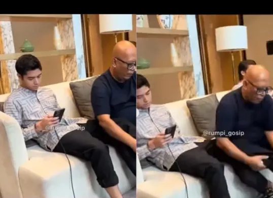 Sikap Al Ghazali yang sanati saat dipakaikan kaos kaki memicu komentar negatif netizen. (Sumber: Instagram/@rumpi_gosip)