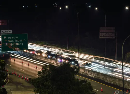 Arus Mudik H-2 Lebaran di Gerbang Tol Cikatama