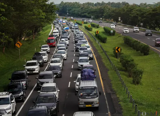 Arus Mudik H-2 Lebaran 2025 di Tol Cikopo Palimanan